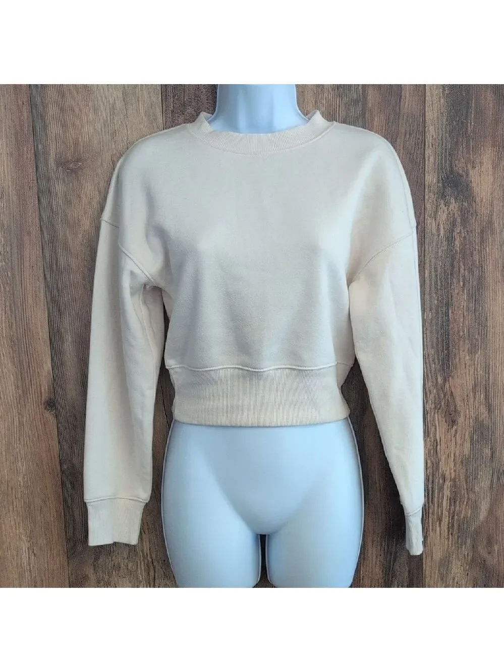 NWT Wild Fable Off-White Crew Neck Crop Sweatshirt XXS -717C - Picture 2 of 5